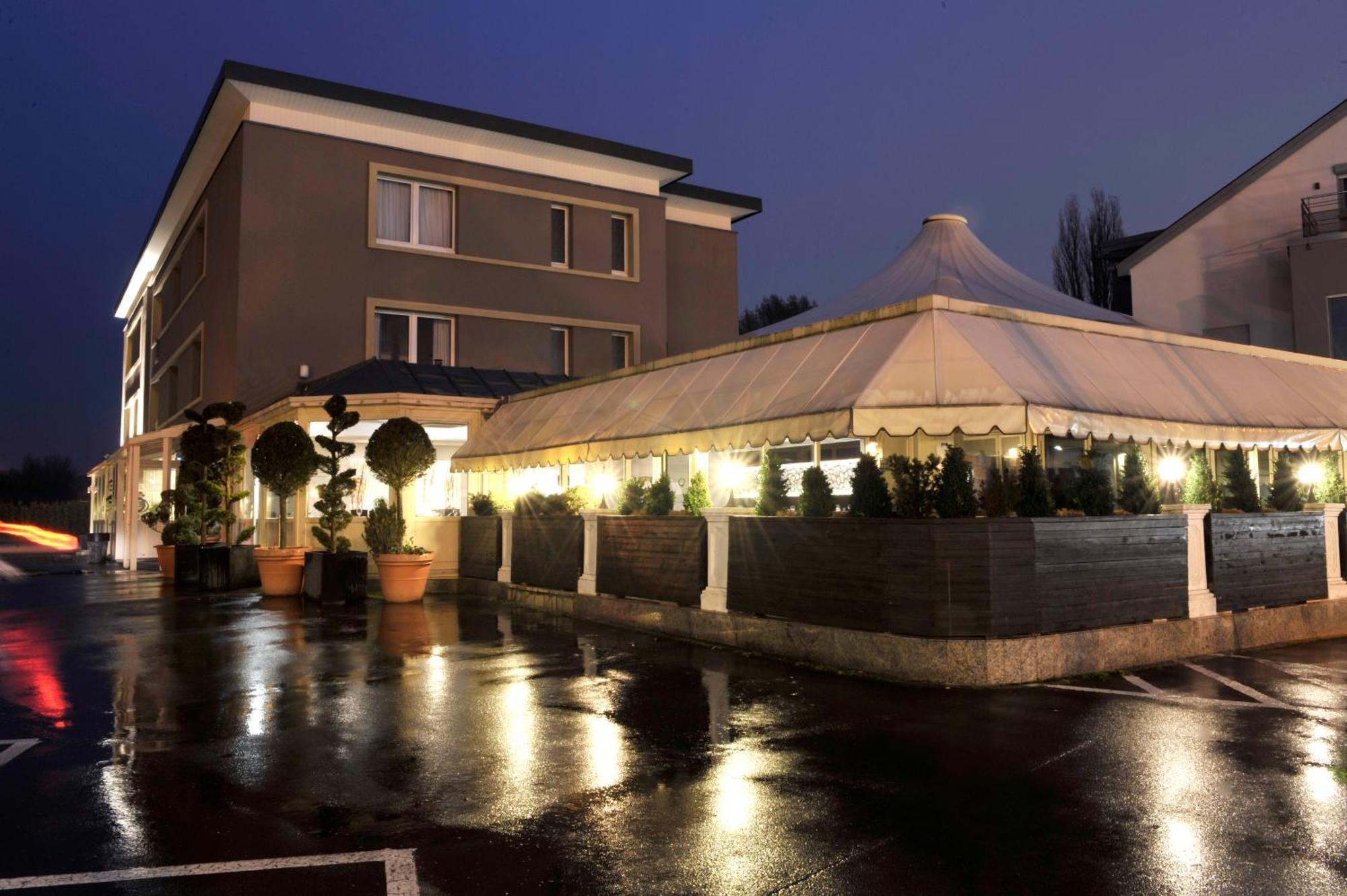 Bivius Hotel Restaurant Luxembourg 스트라센 외부 사진