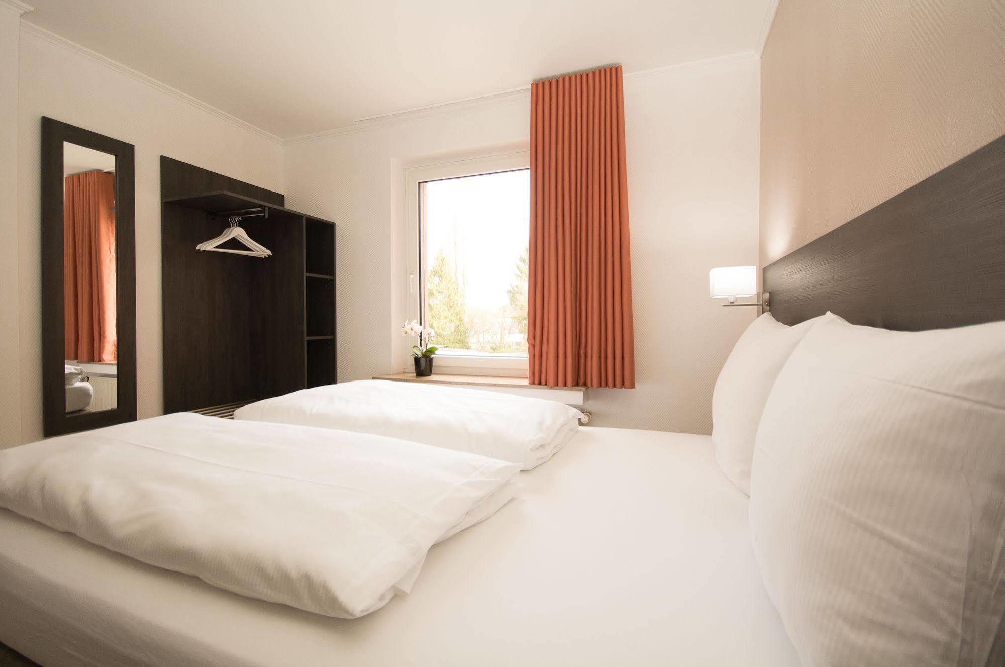 Bivius Hotel Restaurant Luxembourg 스트라센 외부 사진